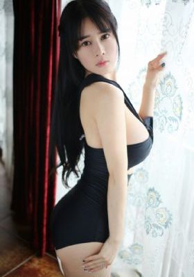欧美明星短靴街拍图片_1080P免费高清观看
